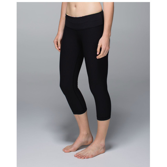 Lululemon Wunder Under Crop Full-On Luon Black / Su14 Quilt 18- sz 4 - Picture 3 of 7